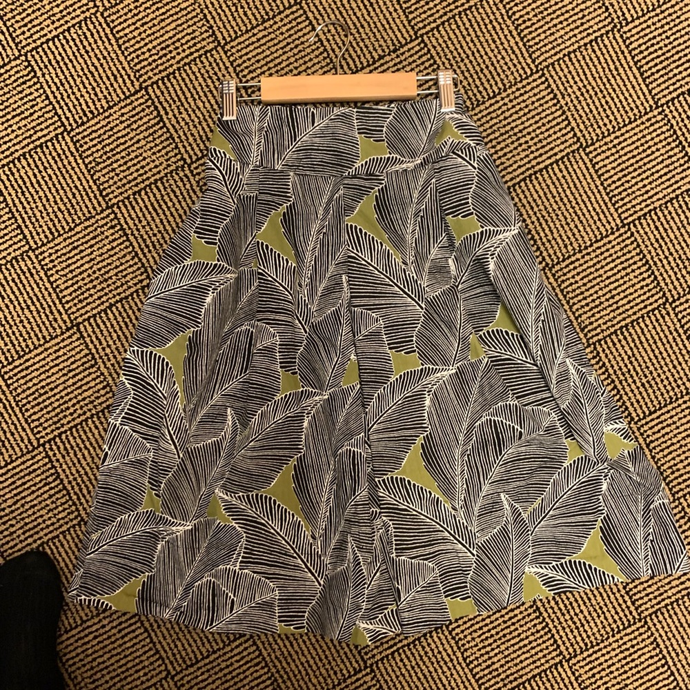 East 5th A-Line Midi-Skirt with Leaf Design in Green and Black and White